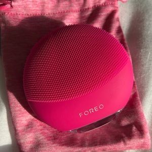 Foreo LUNA Mini 3 in Fuchsia